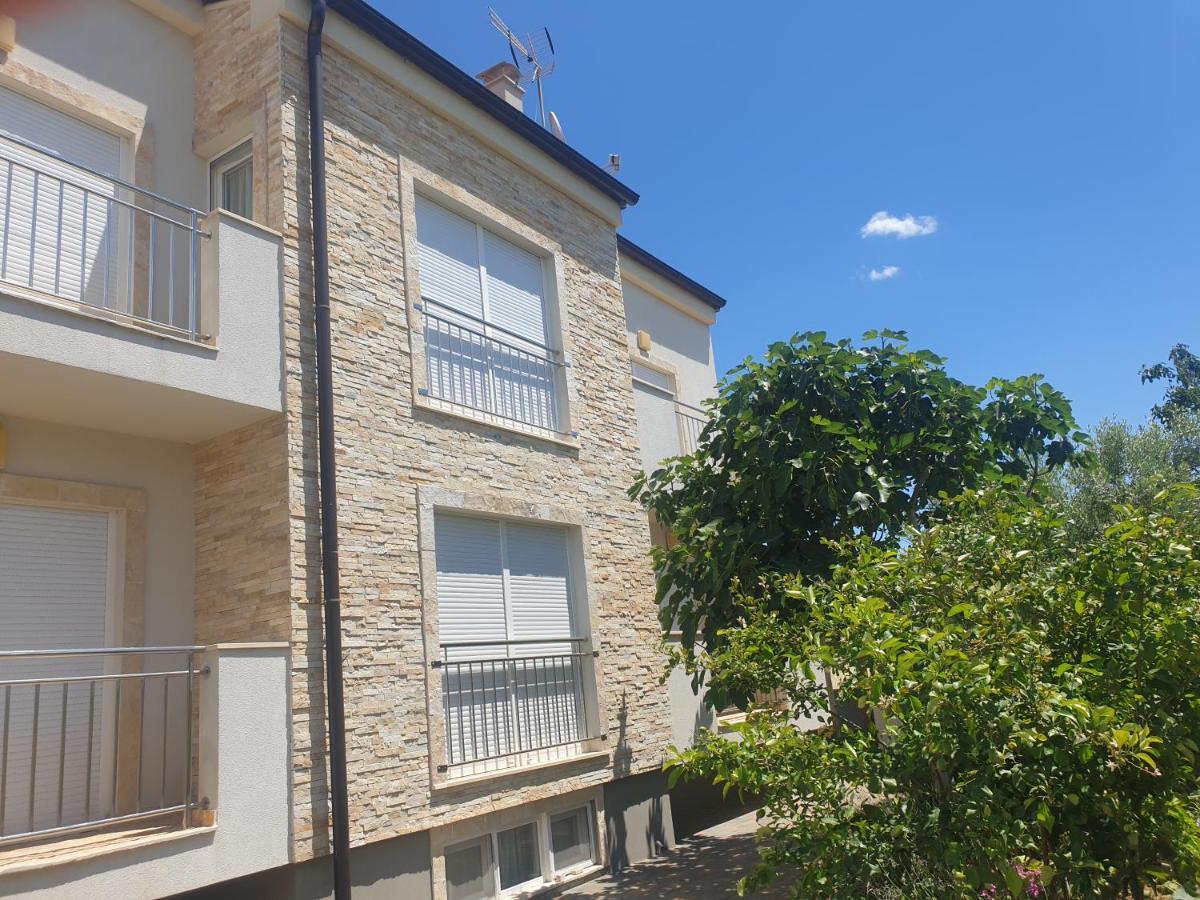 Apartmani Bepo Sveti Filip i Jakov Exterior foto