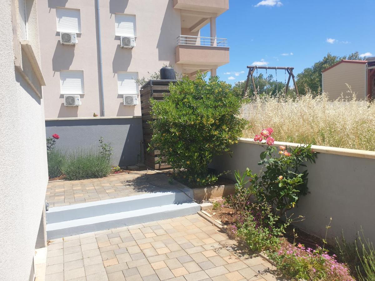 Apartmani Bepo Sveti Filip i Jakov Exterior foto