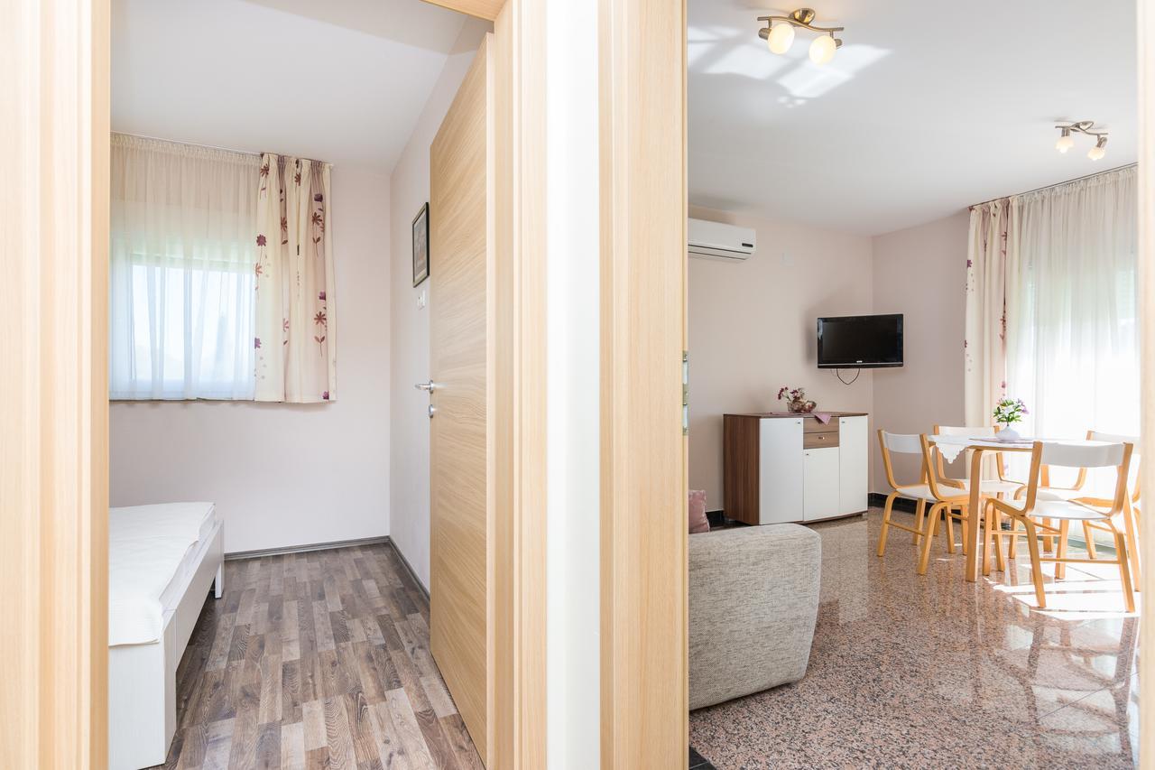 Apartmani Bepo Sveti Filip i Jakov Exterior foto