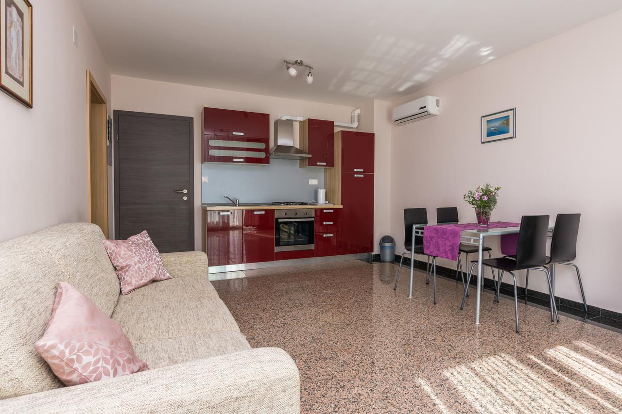 Apartmani Bepo Sveti Filip i Jakov Exterior foto