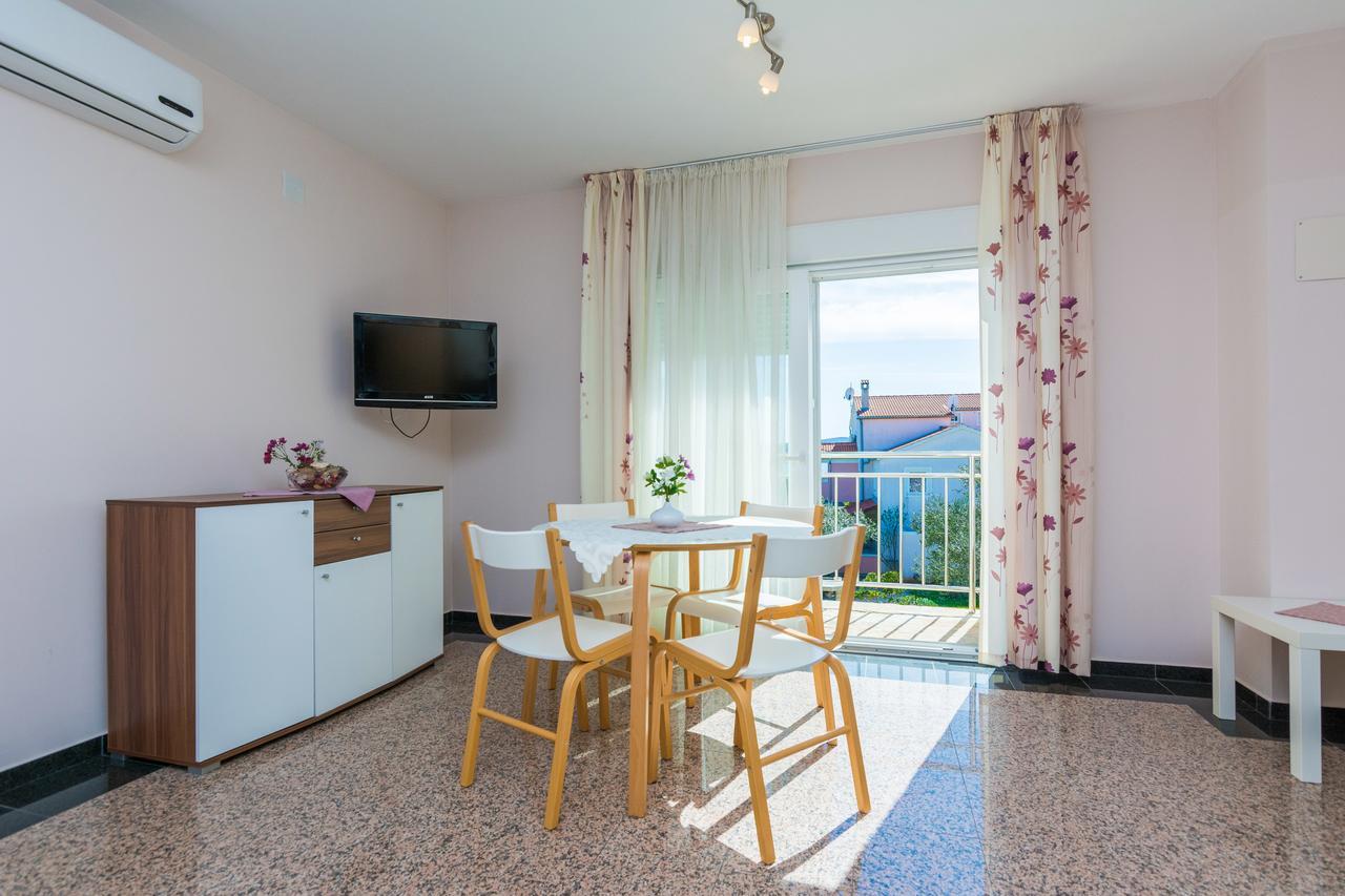 Apartmani Bepo Sveti Filip i Jakov Exterior foto